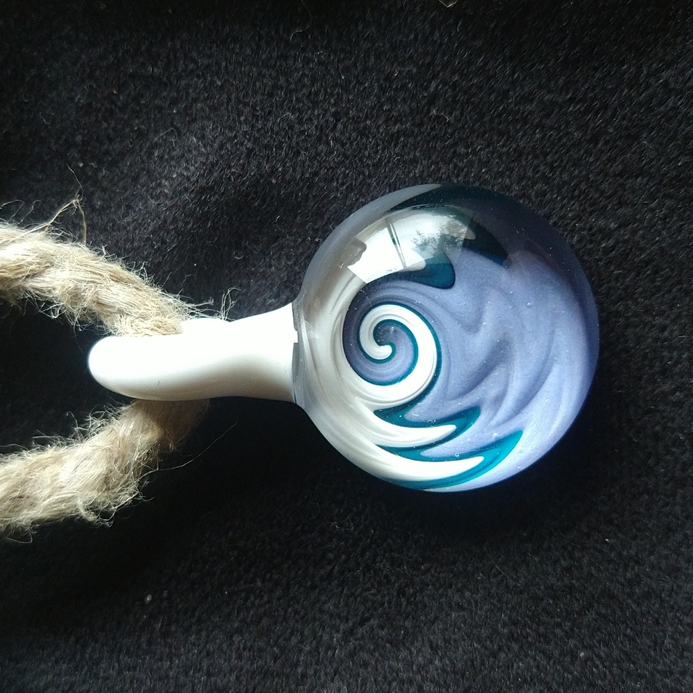Glass bead pendant necklace